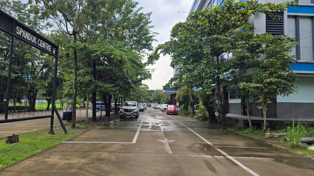 Area Samping Gedung